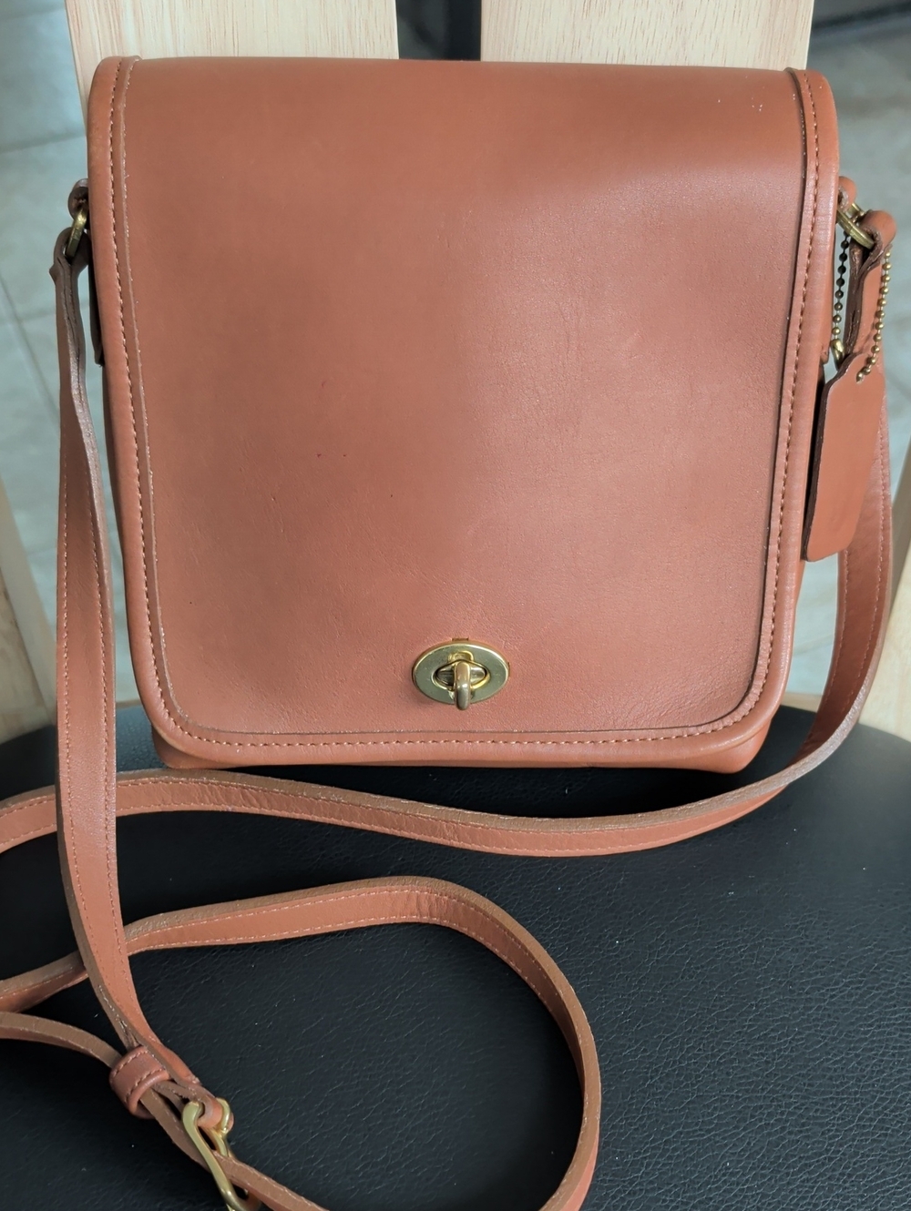 Vintage Coach Companion Flap Crossbody (KOC-9076) GUC